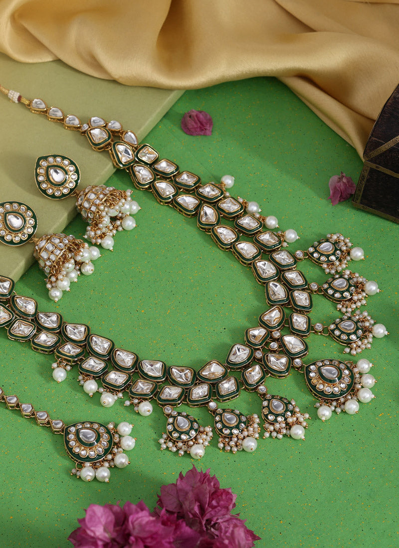 White Wedding Wear Kundan Beauty Necklace Set